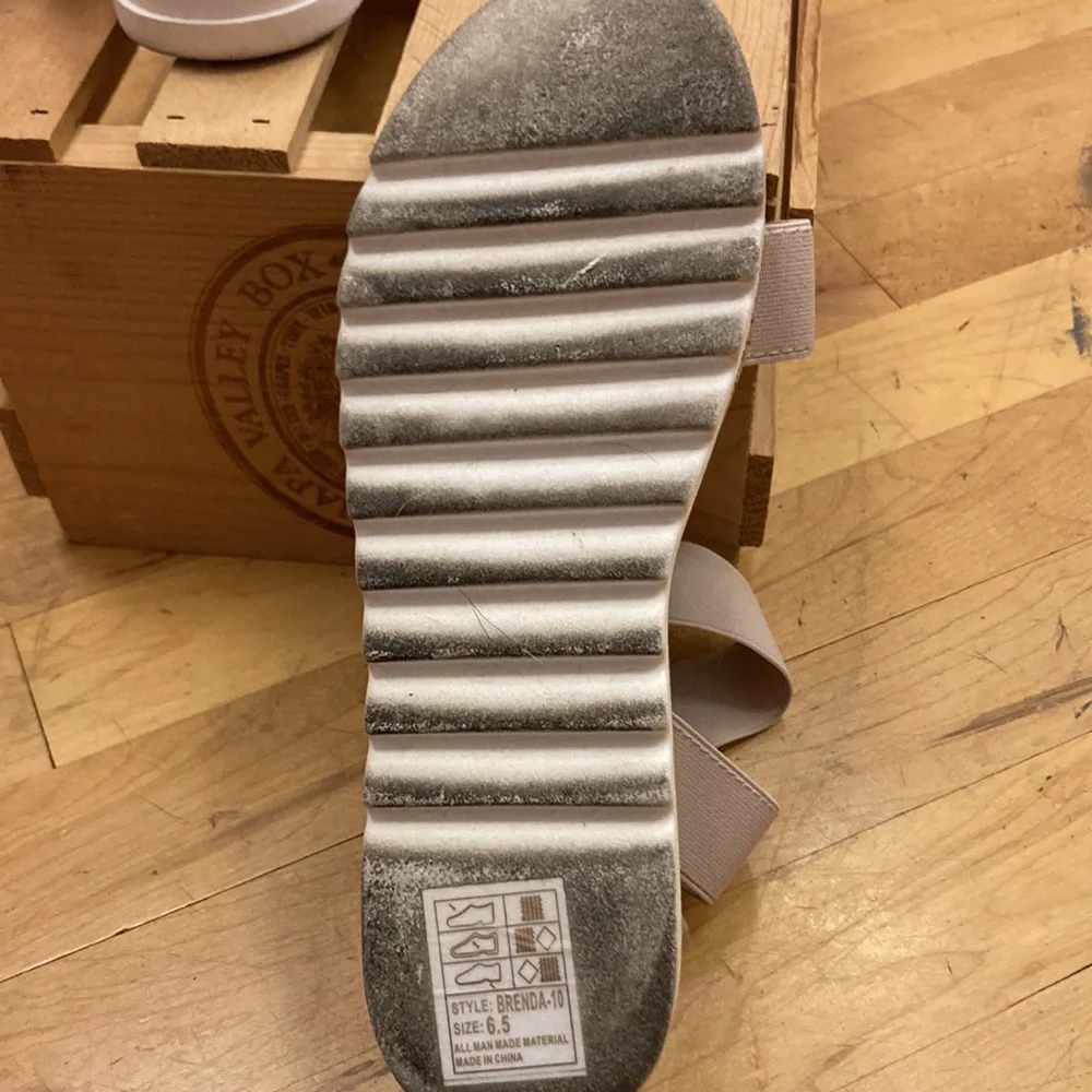 YOKI Wedge Sandals Size 6.5